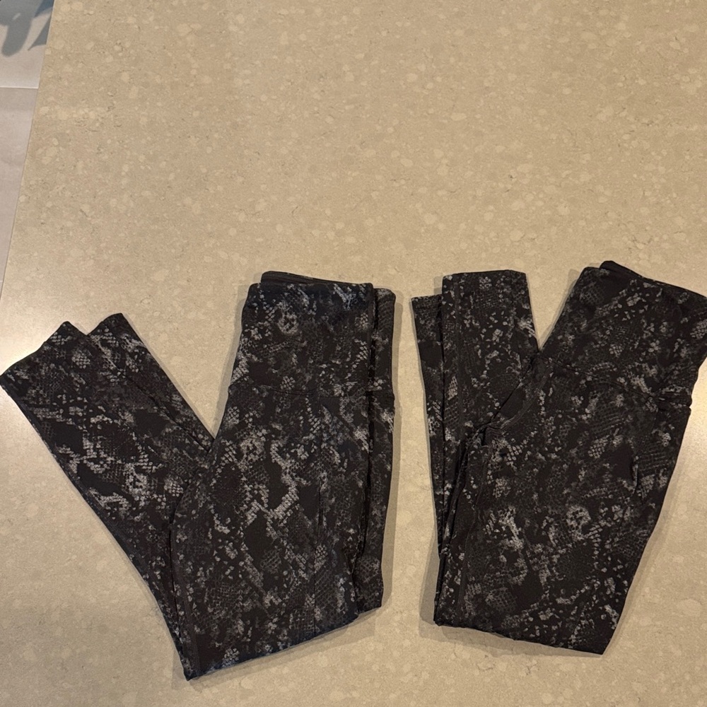 Tuff Athletics Black Snakeskin Patterned Leggings size Small